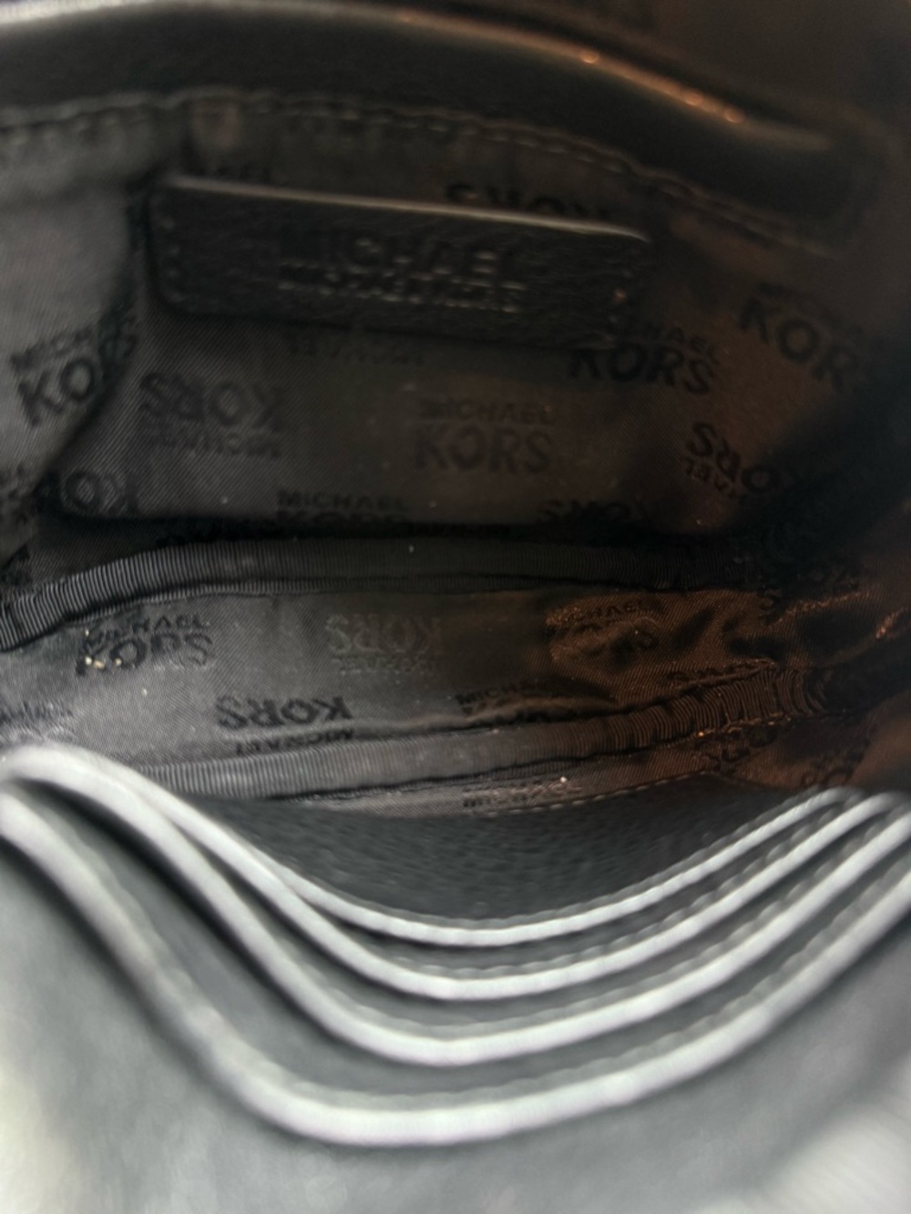 Michael Kors ‘Fulton Pebbled Leather Bag’ - Picture 5 of 6